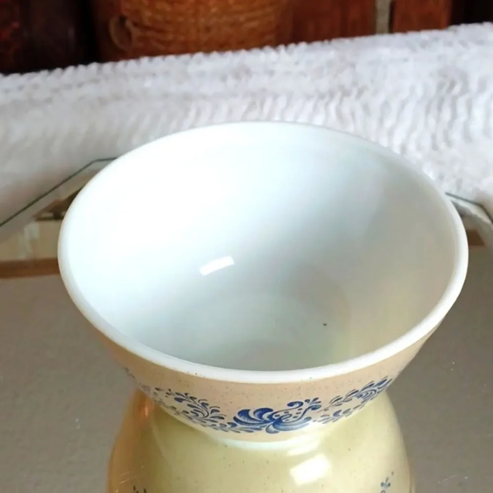 PYREX  Homestead Tan  & Blue  402 1.5 Quart Vintage Mixing‎ Bowl